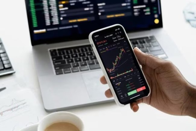 A Pune businessman was defrauded of Rs 27.2 lakh through fraudulent online share trading.